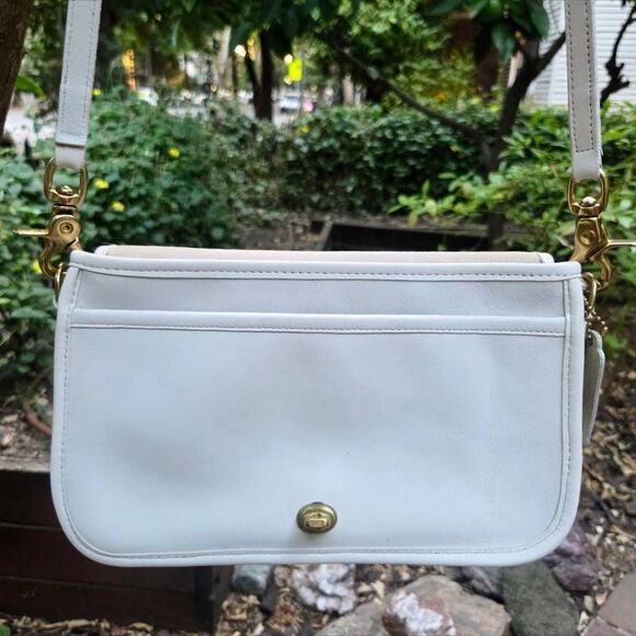 80s Coach Classic Slim Flap Vintage Shoulder Bag in Bone Glove-Tanned Leather - Picture 6 of 12